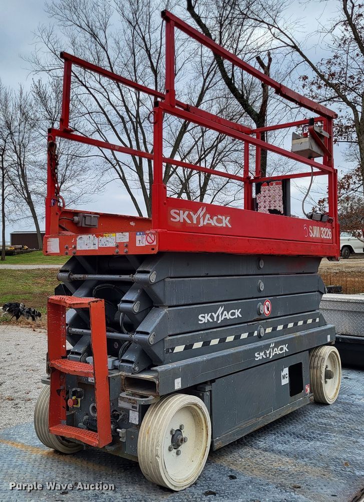 image for item DO3482 2017 Skyjack SJ3226  scissor lift