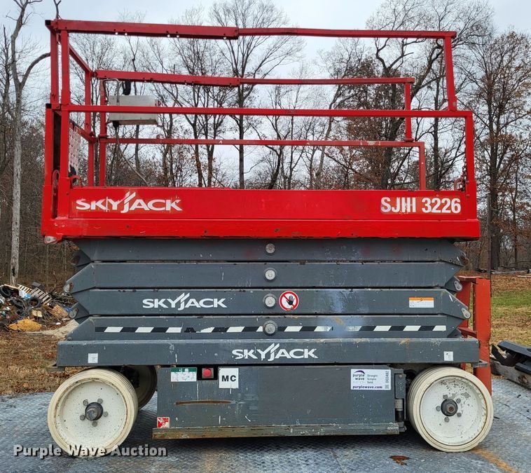 image for item DO3482 2017 Skyjack SJ3226  scissor lift