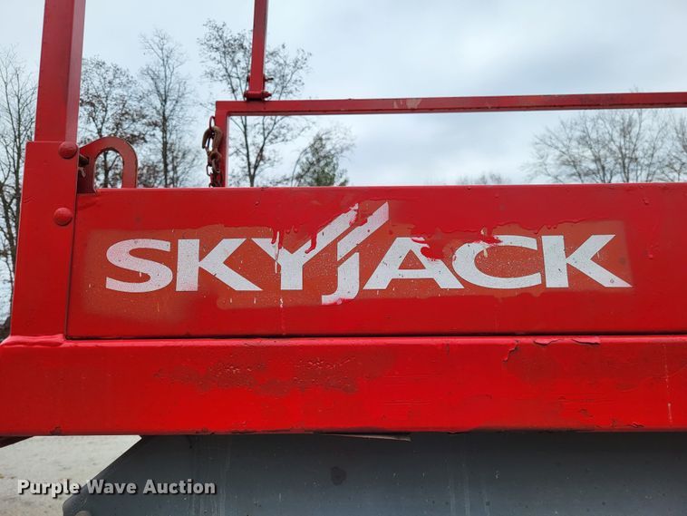 image for item DO3482 2017 Skyjack SJ3226  scissor lift