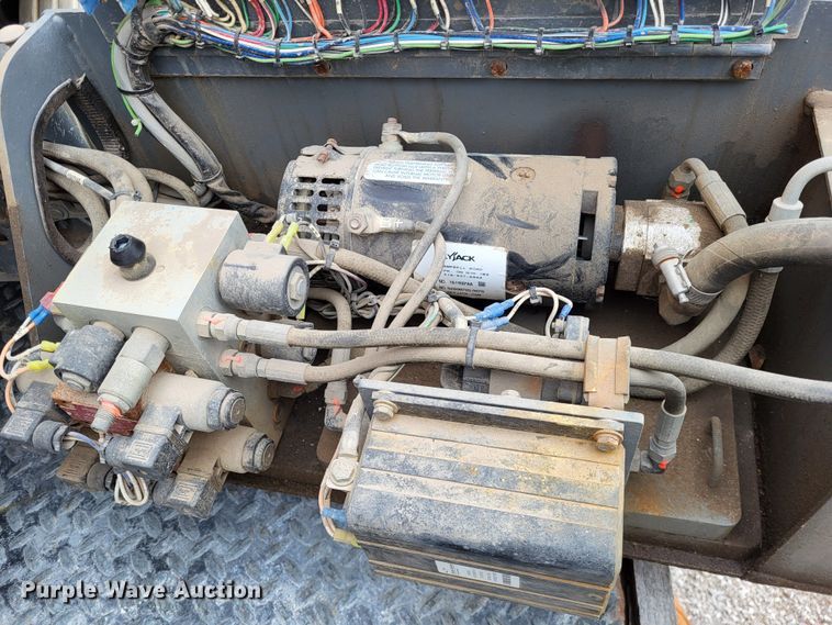 image for item DO3482 2017 Skyjack SJ3226  scissor lift