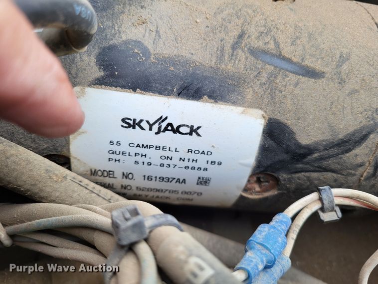 image for item DO3482 2017 Skyjack SJ3226  scissor lift