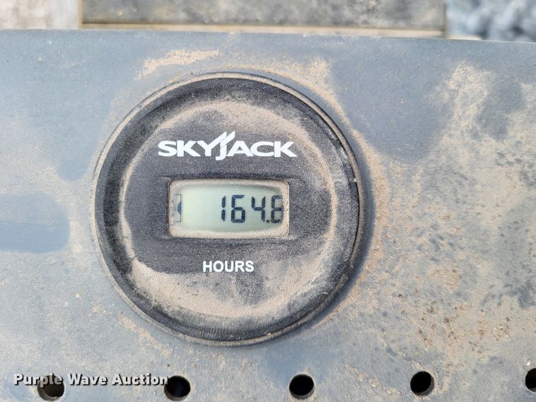 image for item DO3482 2017 Skyjack SJ3226  scissor lift