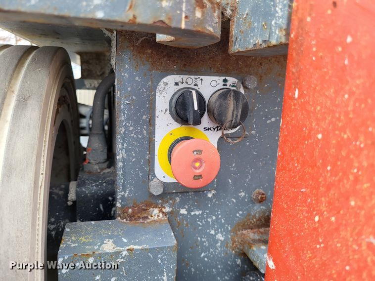 image for item DO3482 2017 Skyjack SJ3226  scissor lift