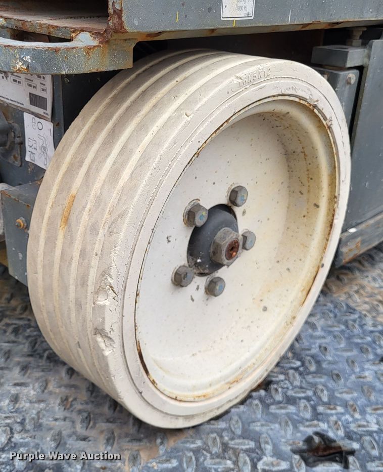 image for item DO3482 2017 Skyjack SJ3226  scissor lift