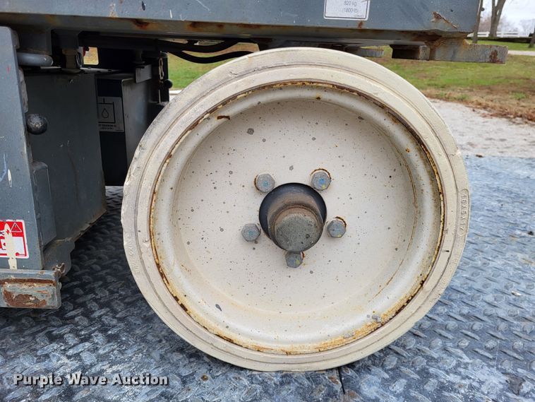 image for item DO3482 2017 Skyjack SJ3226  scissor lift