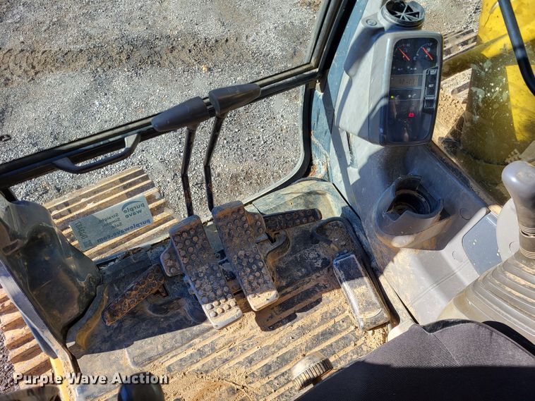 image for item DO3487 2005 John Deere 330C LC  excavator