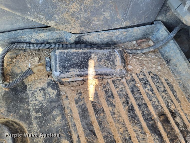 image for item DO3487 2005 John Deere 330C LC  excavator