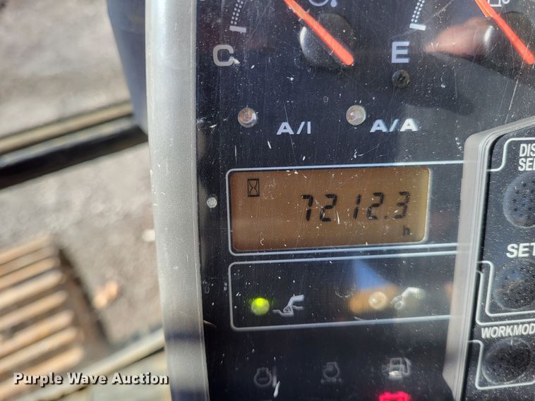 image for item DO3487 2005 John Deere 330C LC  excavator