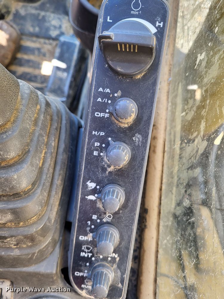 image for item DO3487 2005 John Deere 330C LC  excavator