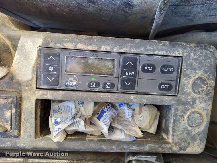 image for item DO3487 2005 John Deere 330C LC  excavator