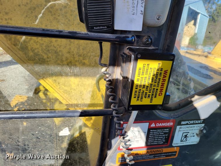 image for item DO3487 2005 John Deere 330C LC  excavator