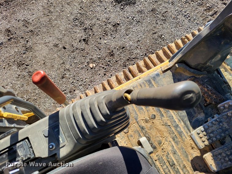 image for item DO3487 2005 John Deere 330C LC  excavator