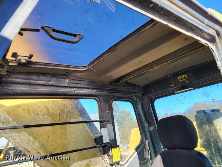 image for item DO3487 2005 John Deere 330C LC  excavator