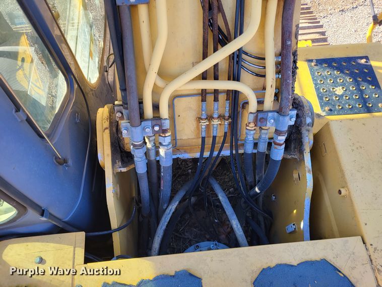 image for item DO3487 2005 John Deere 330C LC  excavator