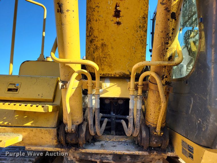 image for item DO3487 2005 John Deere 330C LC  excavator