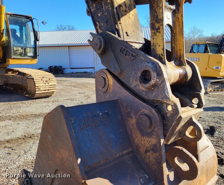 image for item DO3487 2005 John Deere 330C LC  excavator