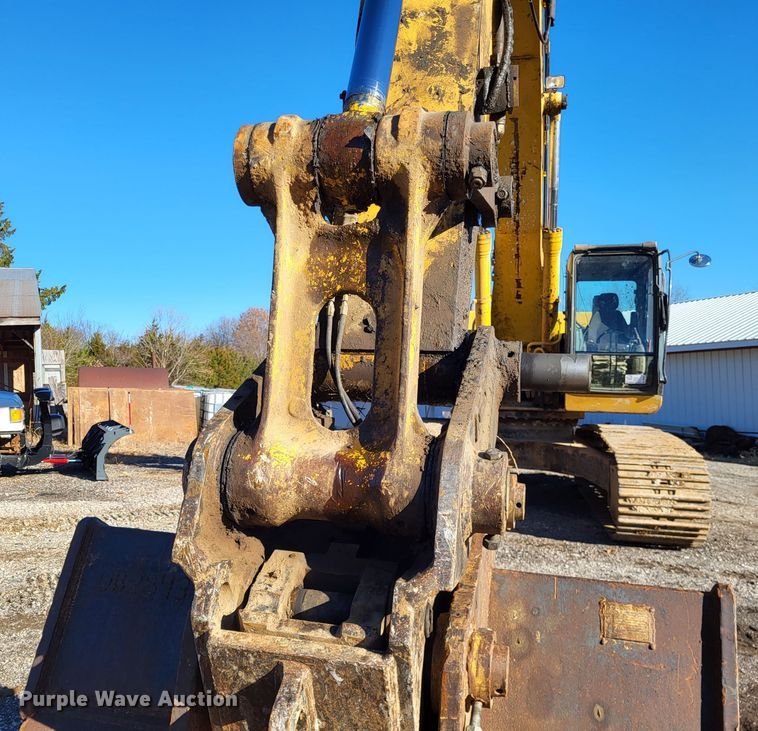 image for item DO3487 2005 John Deere 330C LC  excavator