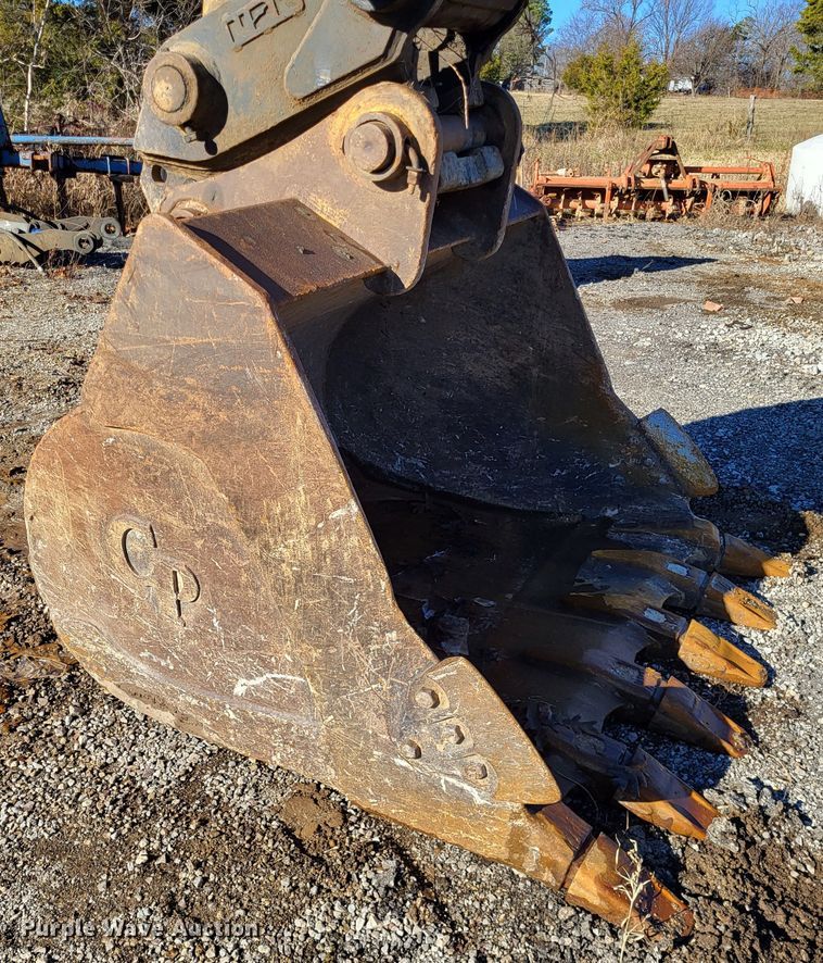 image for item DO3487 2005 John Deere 330C LC  excavator