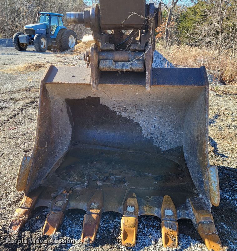 image for item DO3487 2005 John Deere 330C LC  excavator