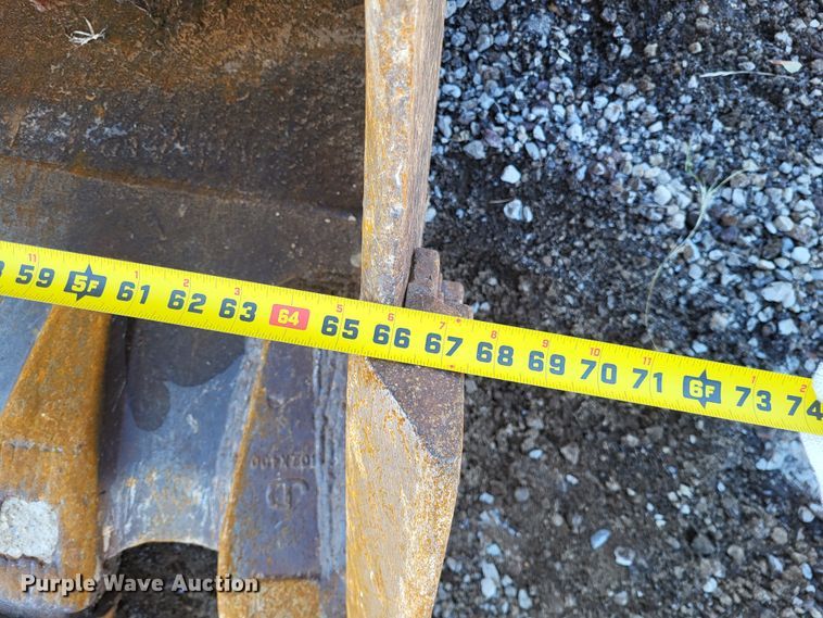 image for item DO3487 2005 John Deere 330C LC  excavator