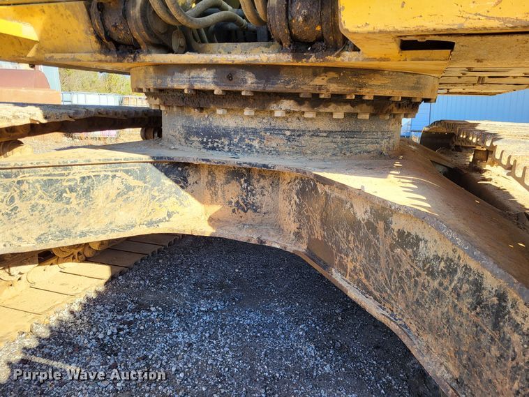 image for item DO3487 2005 John Deere 330C LC  excavator