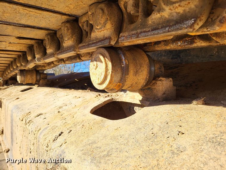 image for item DO3487 2005 John Deere 330C LC  excavator