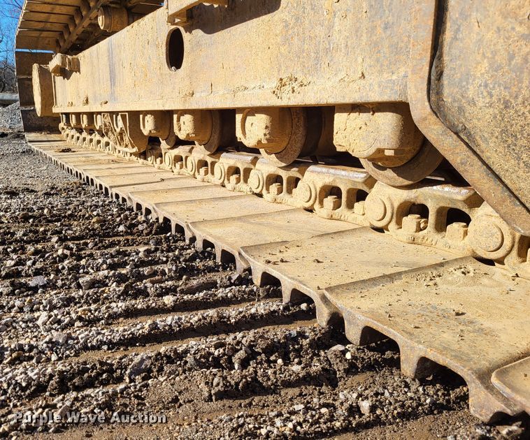 image for item DO3487 2005 John Deere 330C LC  excavator