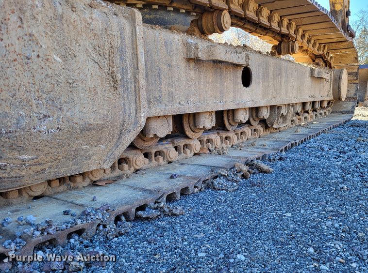 image for item DO3487 2005 John Deere 330C LC  excavator