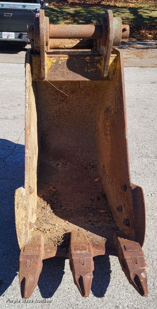 image for item DO3495 24"W excavator bucket