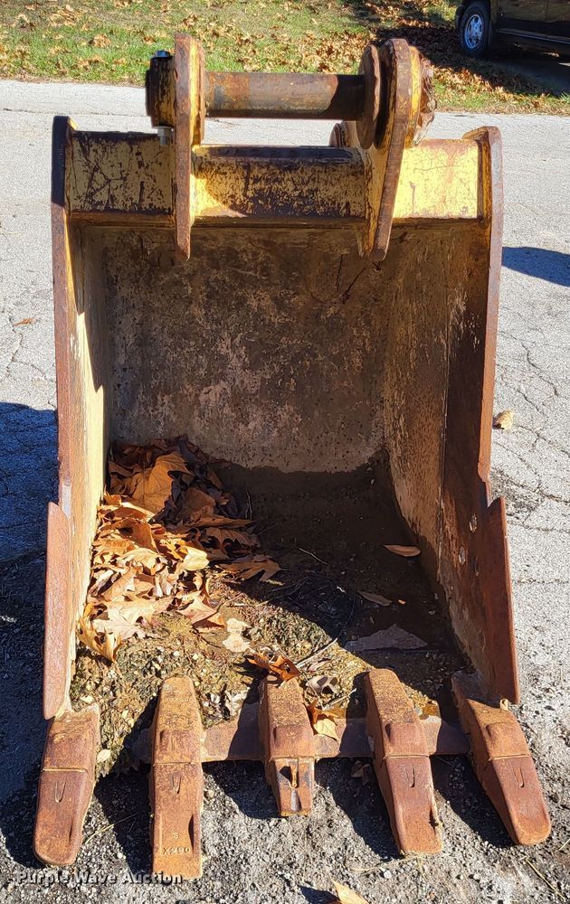 image for item DO3497 Gannon  35"W excavator bucket