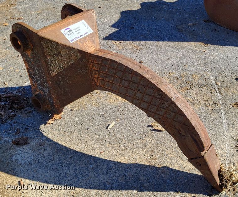 39"L excavator ripper tooth in Ste. Genevieve, MO Item DO3501 sold