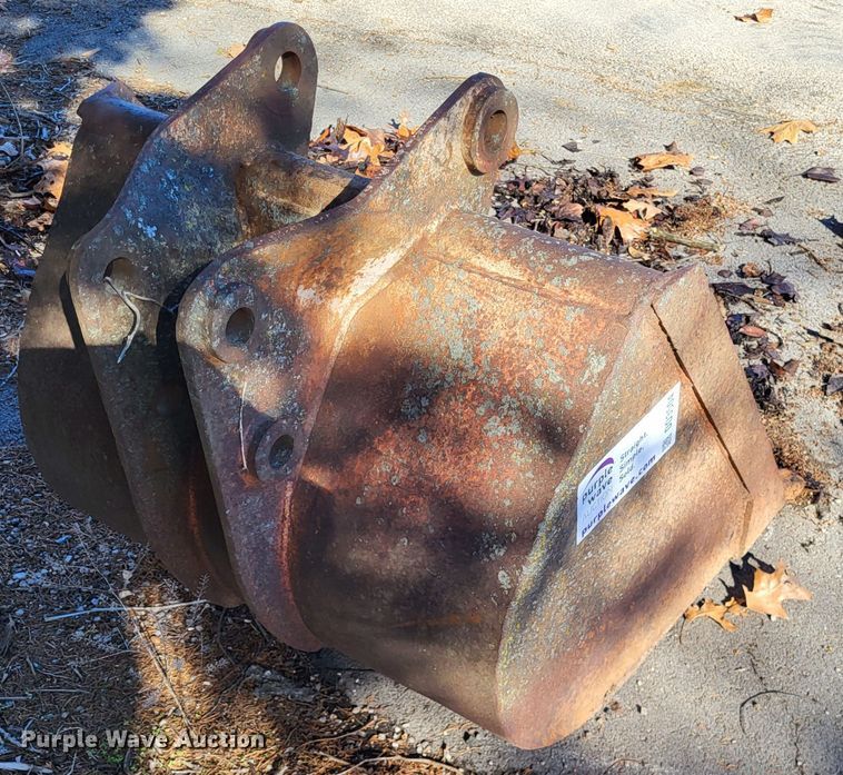 image for item DO3504 34"W backhoe bucket