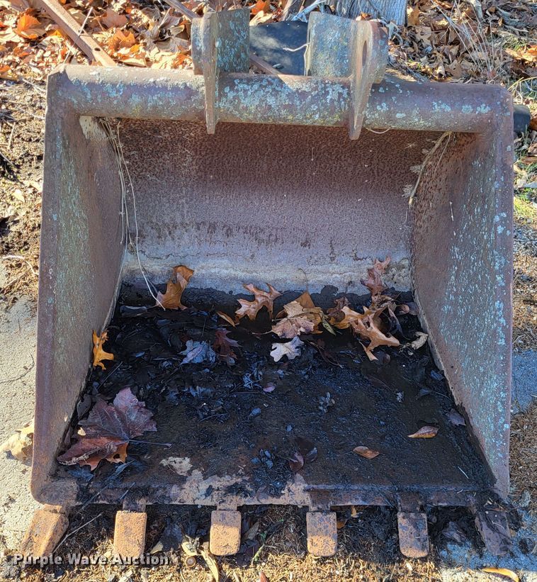 image for item DO3504 34"W backhoe bucket