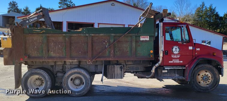 image for item DO3508 2000 Freightliner FL80  dump truck