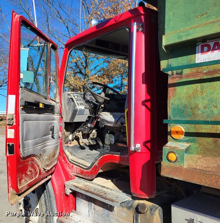 image for item DO3508 2000 Freightliner FL80  dump truck