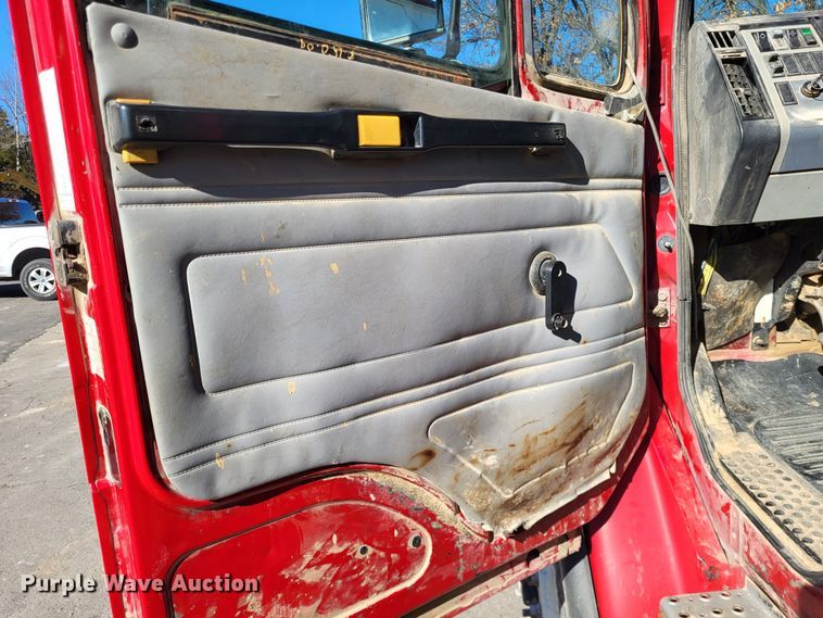 image for item DO3508 2000 Freightliner FL80  dump truck