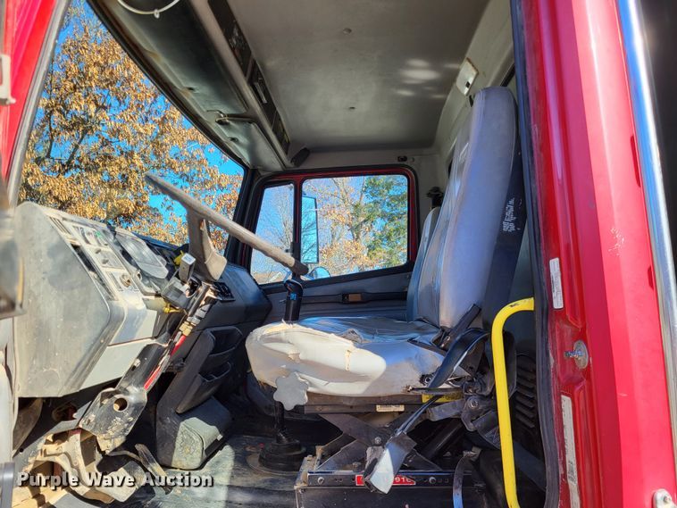 image for item DO3508 2000 Freightliner FL80  dump truck