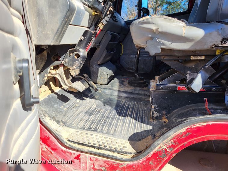 image for item DO3508 2000 Freightliner FL80  dump truck