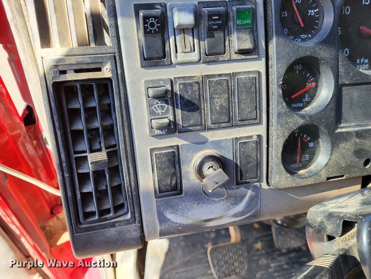 image for item DO3508 2000 Freightliner FL80  dump truck