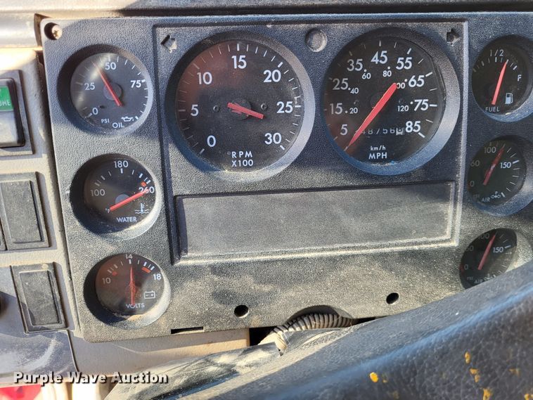 image for item DO3508 2000 Freightliner FL80  dump truck