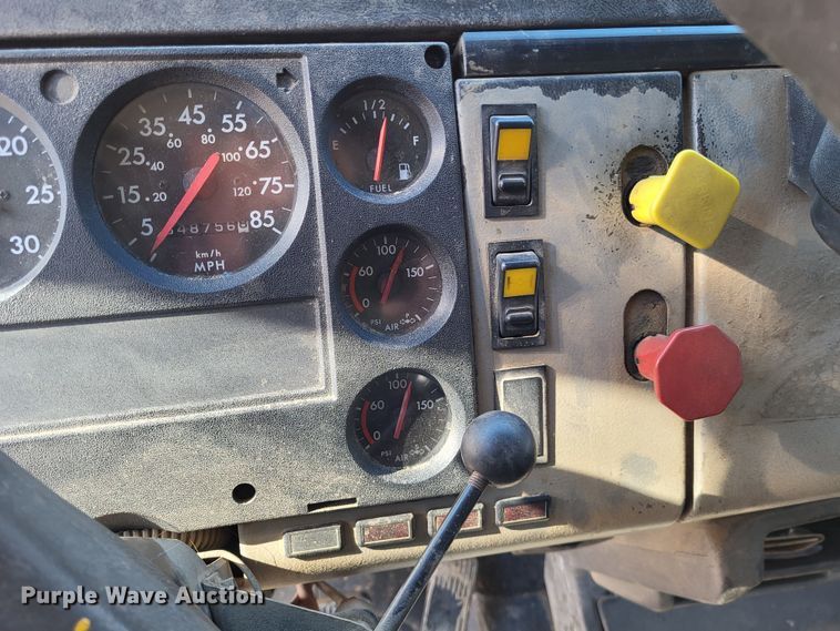 image for item DO3508 2000 Freightliner FL80  dump truck