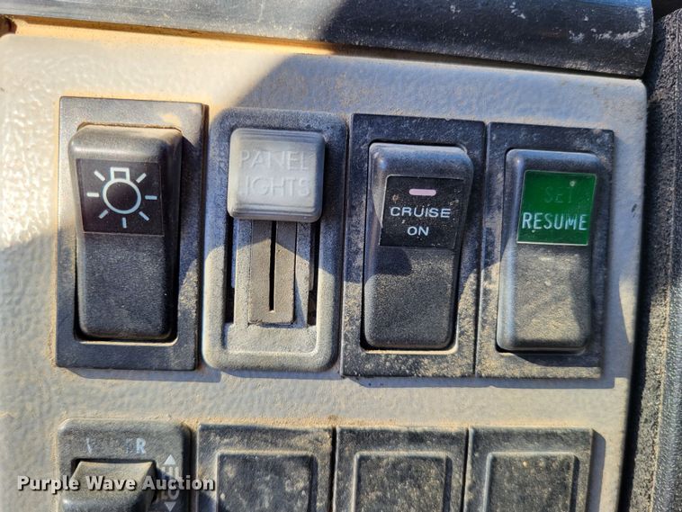 image for item DO3508 2000 Freightliner FL80  dump truck