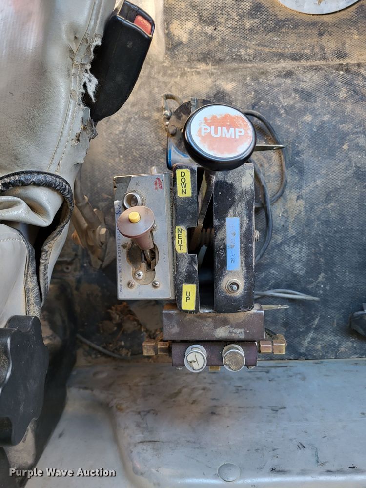 image for item DO3508 2000 Freightliner FL80  dump truck