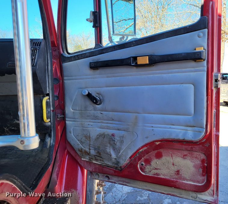 image for item DO3508 2000 Freightliner FL80  dump truck