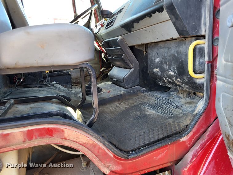 image for item DO3508 2000 Freightliner FL80  dump truck