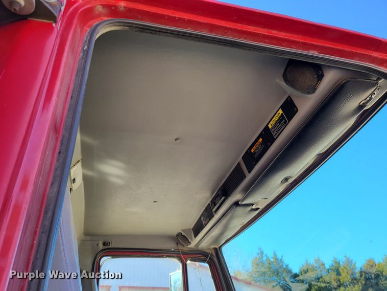 image for item DO3508 2000 Freightliner FL80  dump truck