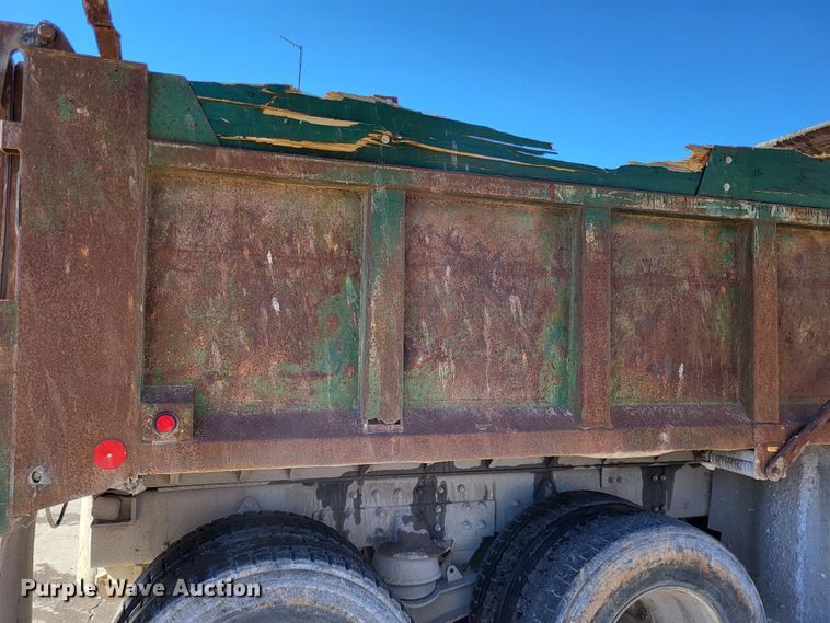 image for item DO3508 2000 Freightliner FL80  dump truck