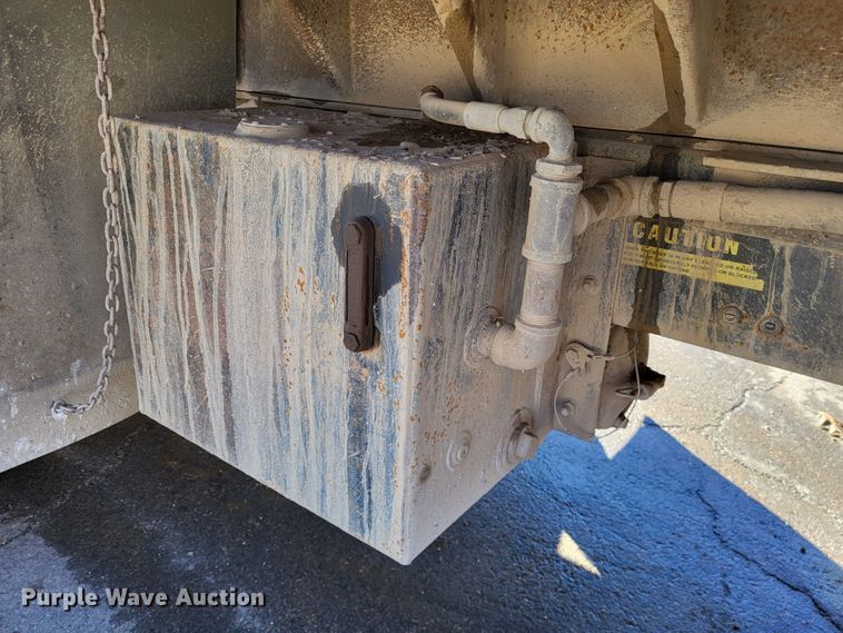 image for item DO3508 2000 Freightliner FL80  dump truck