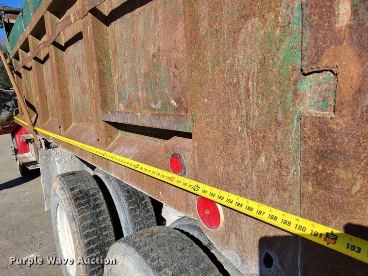 image for item DO3508 2000 Freightliner FL80  dump truck