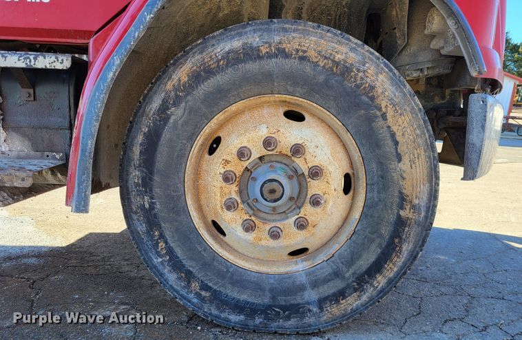 image for item DO3508 2000 Freightliner FL80  dump truck